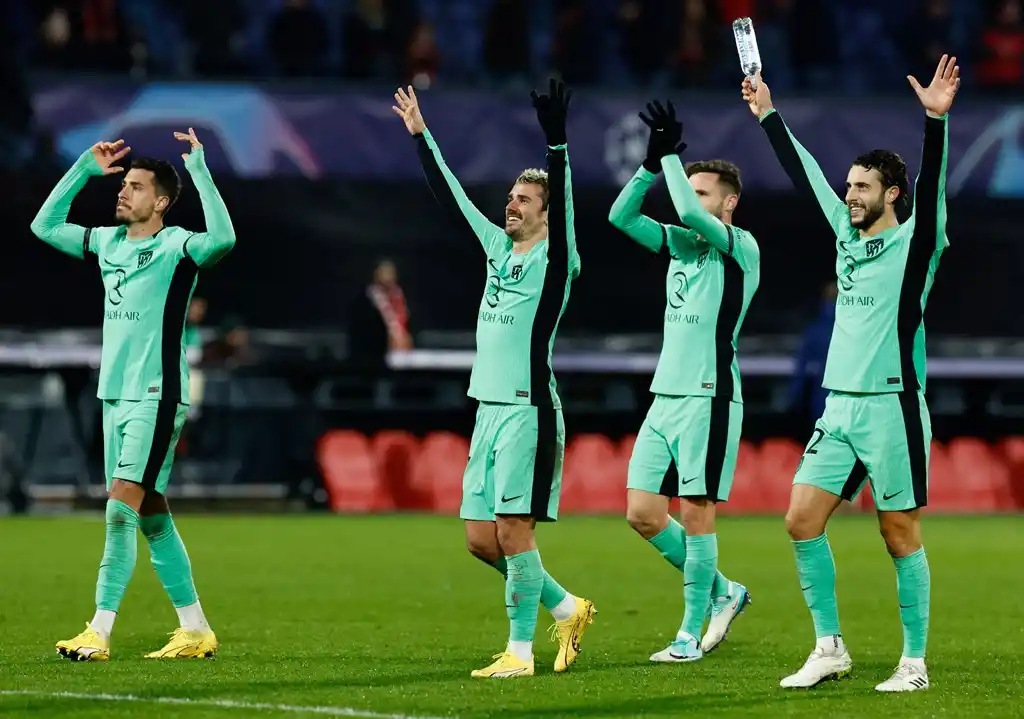 Atlético Madrid ganó en Roterdam y se clasificó