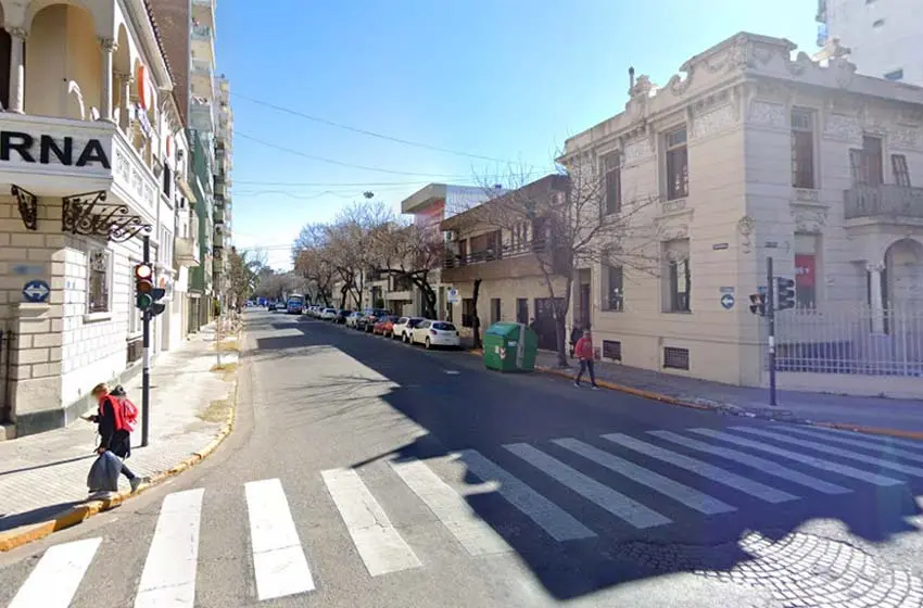 Hicieron un boquete en una inmobiliaria y entraron a robar a una casa de cambio en Catamarca y Oroño