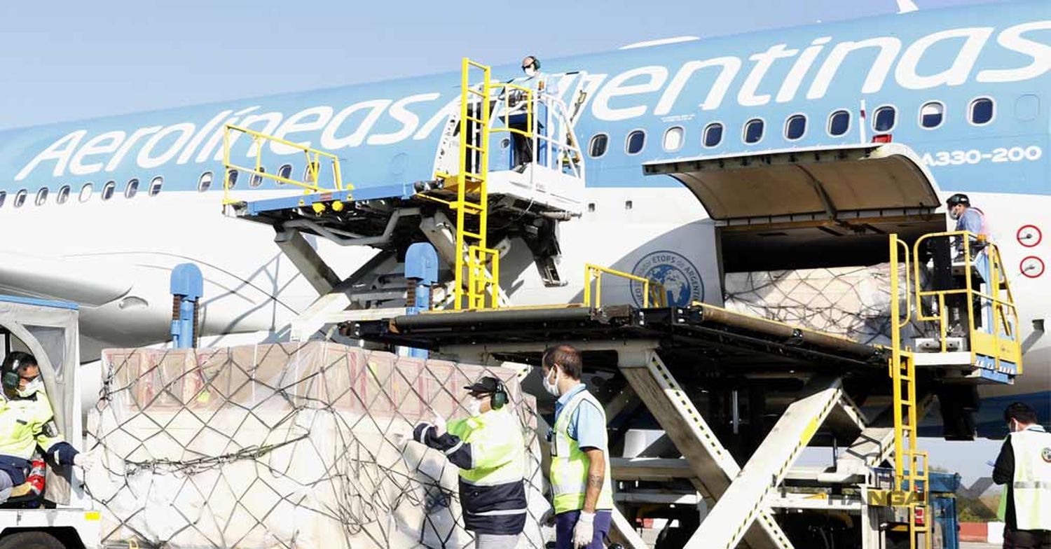 Faltante de vacunas en el país: Partió hacia Moscú nuevo vuelo de Aerolíneas para traer más dosis de la Sputnik V