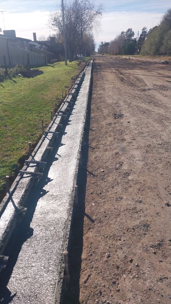 Construyen cordón cuneta en calles de El Perdido