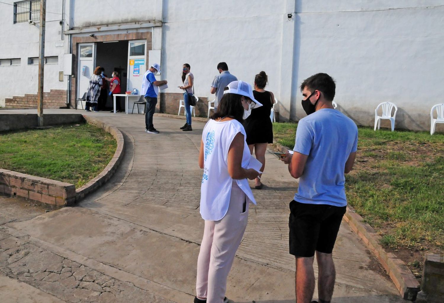 Se empezó a vacunar a los menores de 60 años con factores de riesgo con la vacuna Sinopharm