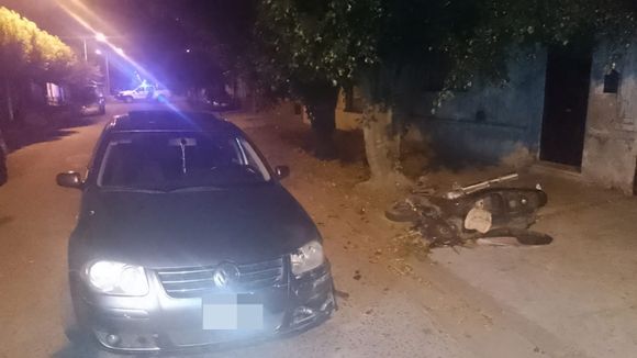 Iba en contramano, chocó y se escapó del Hospital