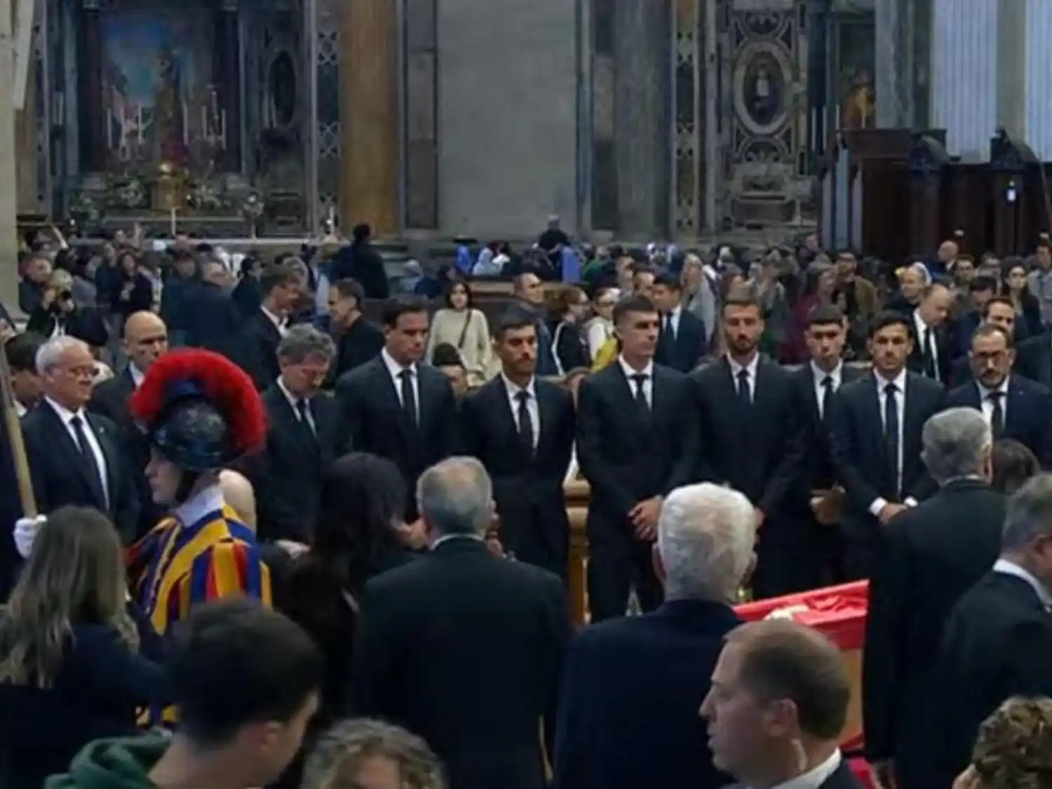 Cuatro jugadores de la Selección argentina fueron a despedir al papa Francisco