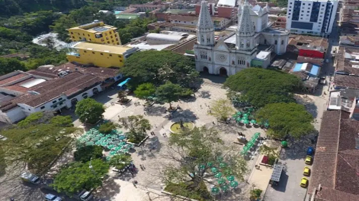 NUEVA MASACRE EN ANTIOQUIA: cinco muertos y un herido deja incursión armada en finca cafetera de Colombia