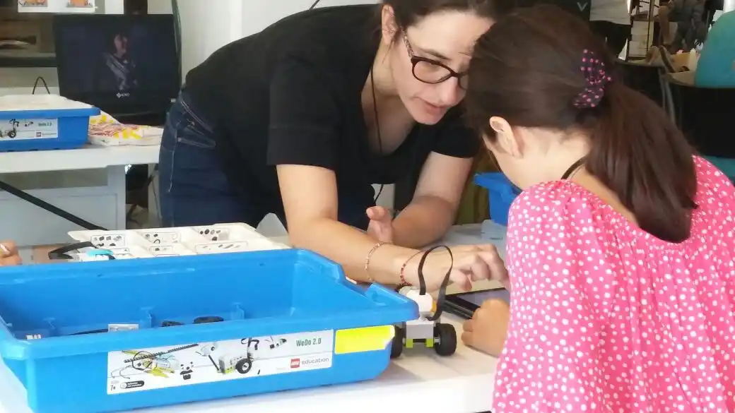 Una ingeniera tandilense trabaja para incentivar a los chicos en el campo de la robótica
