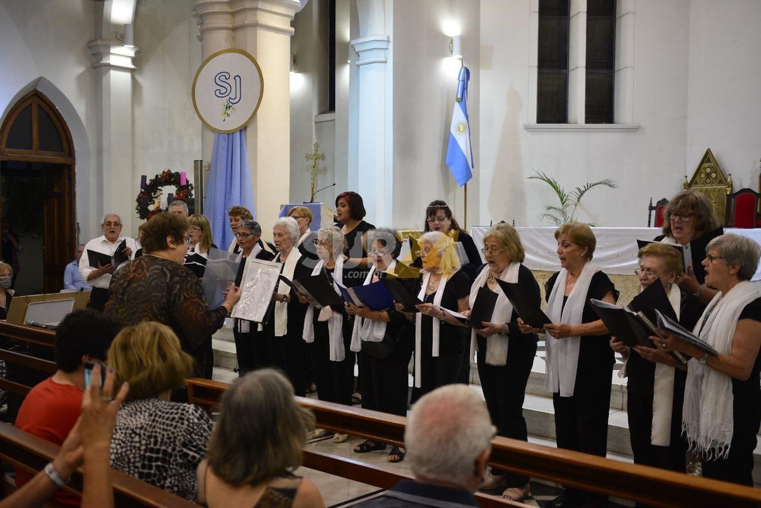 El concierto de Coros por la Paz le puso voz al lunes de Fiestas Patronales 