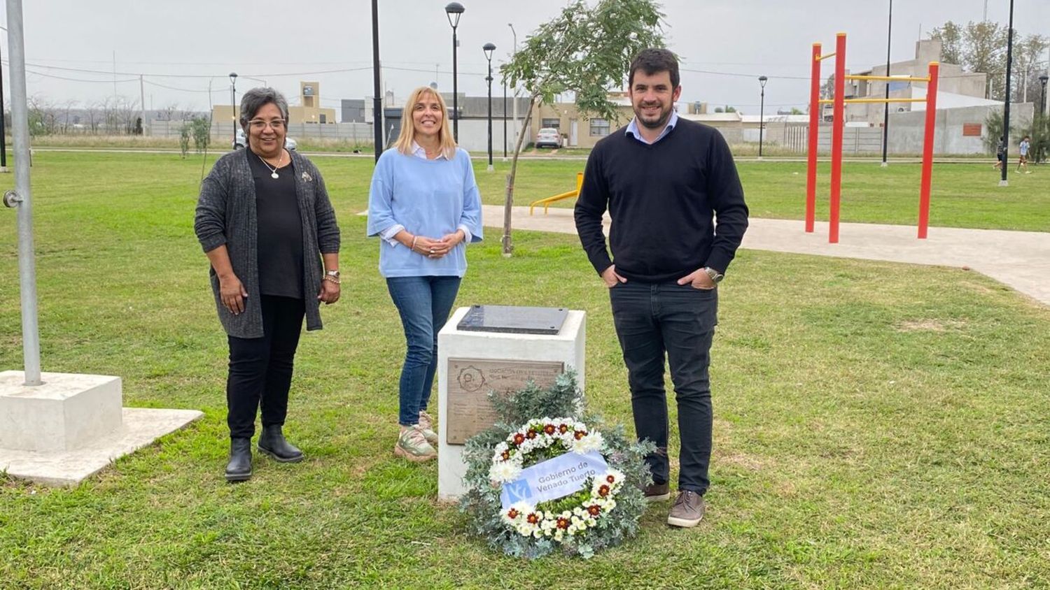 El intendente homenajeó a Macacha Güemes en la plaza homónima