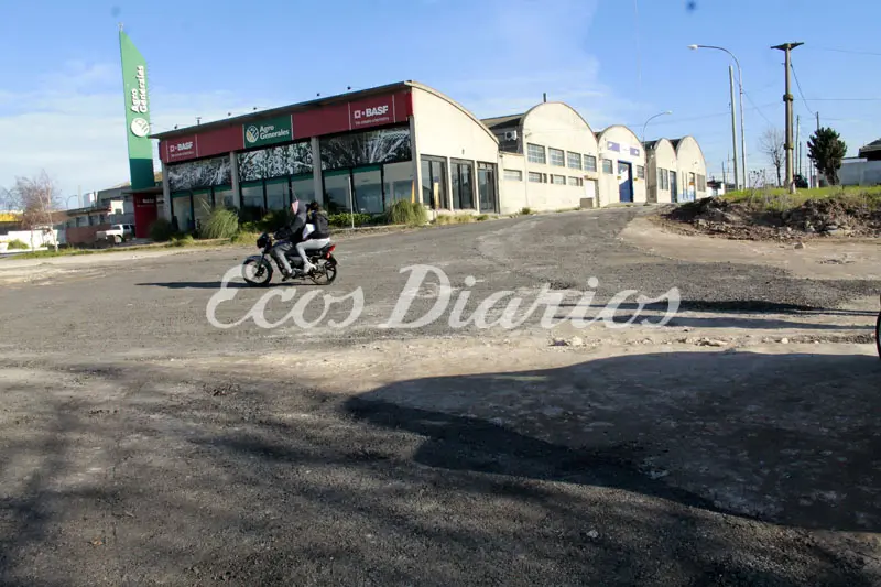 Realizan un fresado en la bajada de calle 48 en su intersección con la 47