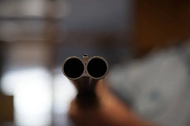 Quequén: se enojó con la vecina y le tiró un escopetazo a la casa