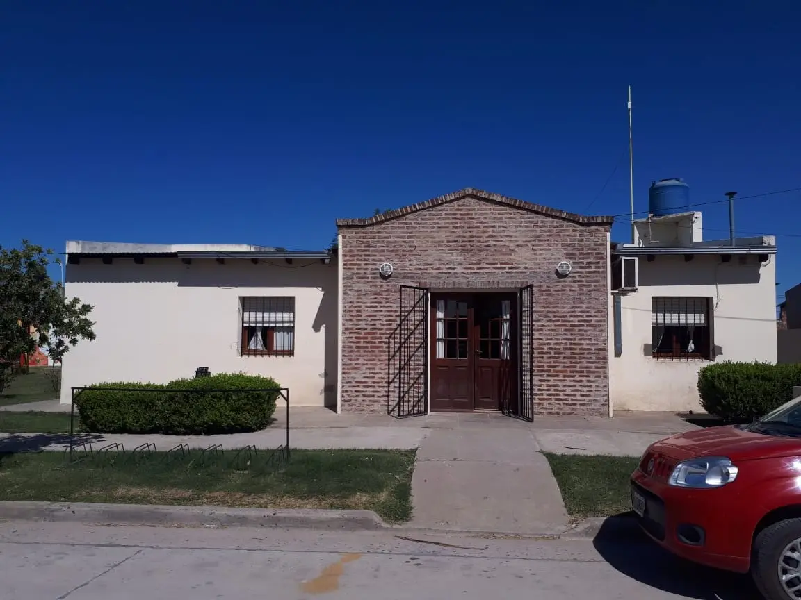 Un adolescente dañó una sala de primeros auxilios