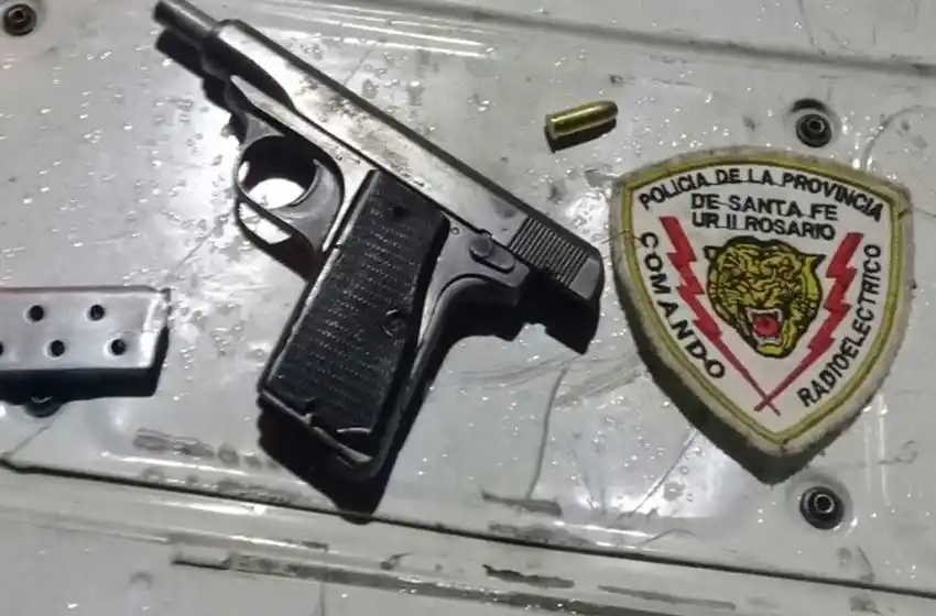 Robaron una camioneta, la chocaron dos veces y fueron presos