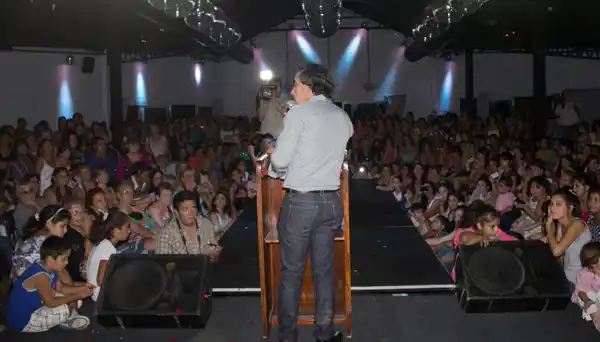 Intendente Guzmán agasajó a las mujeres de Escobar 