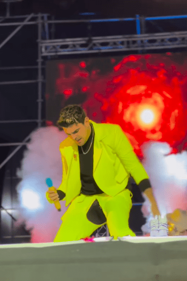 Jonathan Moly continuó como si nada su presentación en la Orquídea. Foto Instagram