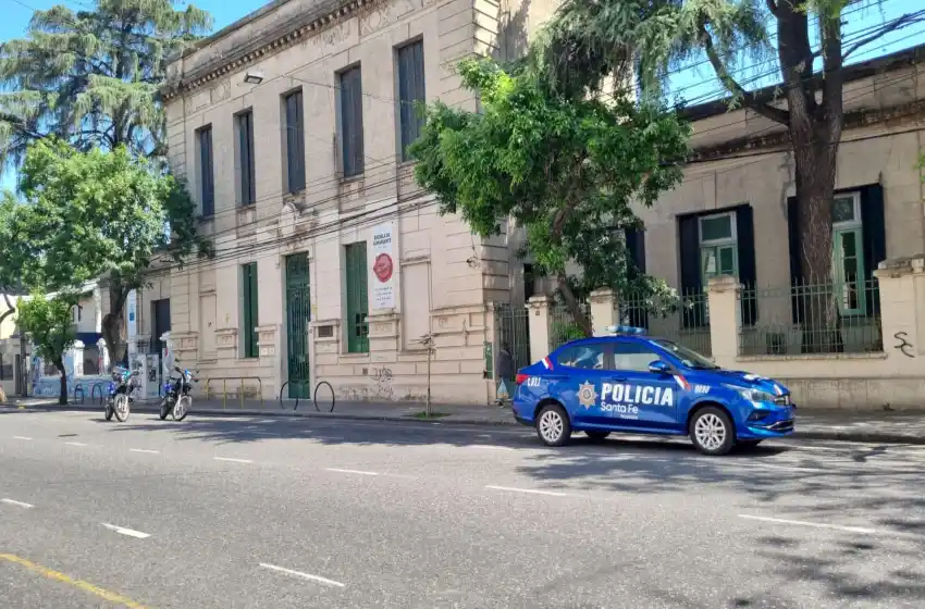 Un adolescente llevó un arma cargada a una escuela de Salta al 2500