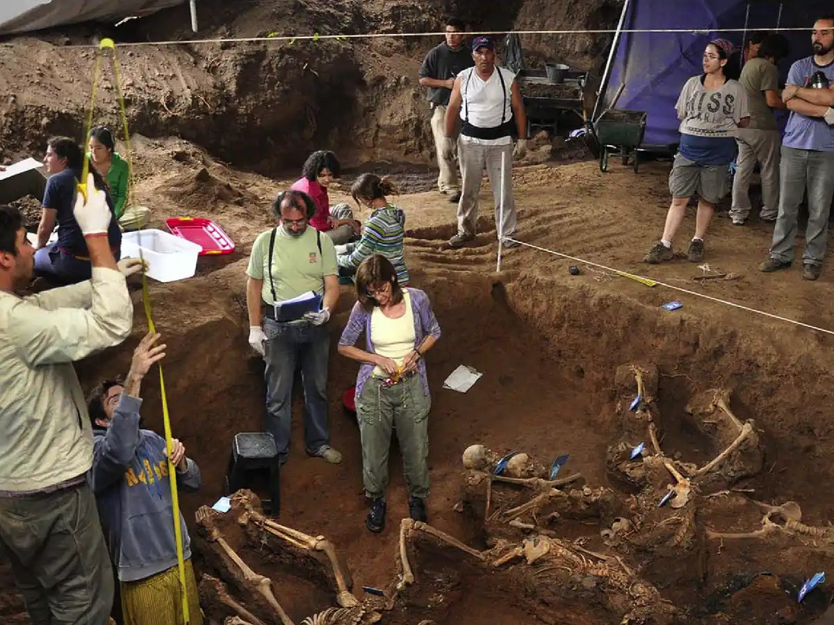 Postulan al Equipo Argentino de Antropología Forense al Nobel de la Paz 2020