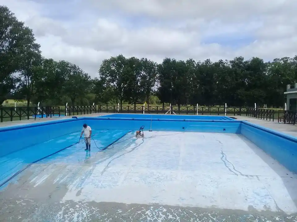 Ponen en condiciones la pileta del Parque Narciso del Valle