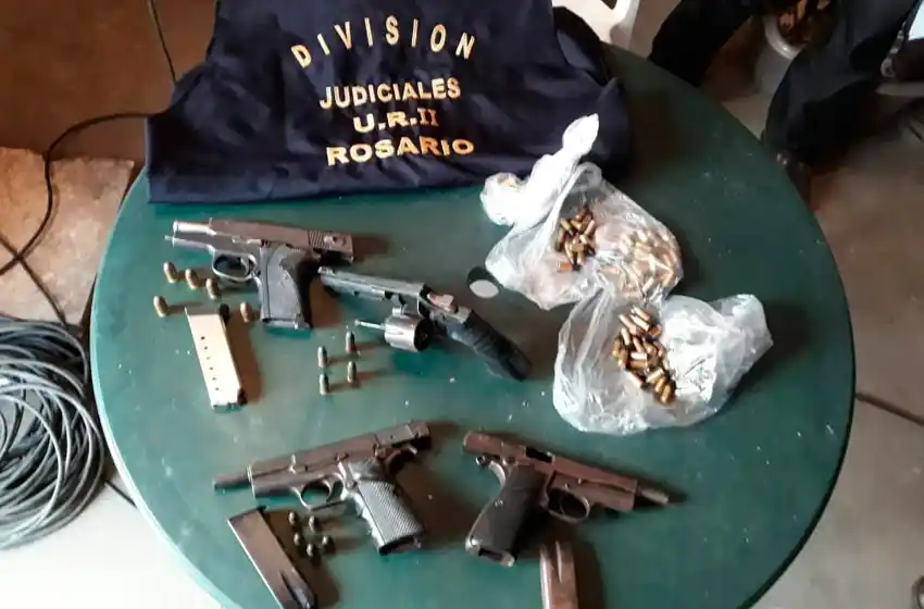 Secuestran ocho armas y una granada de mano en un allanamiento