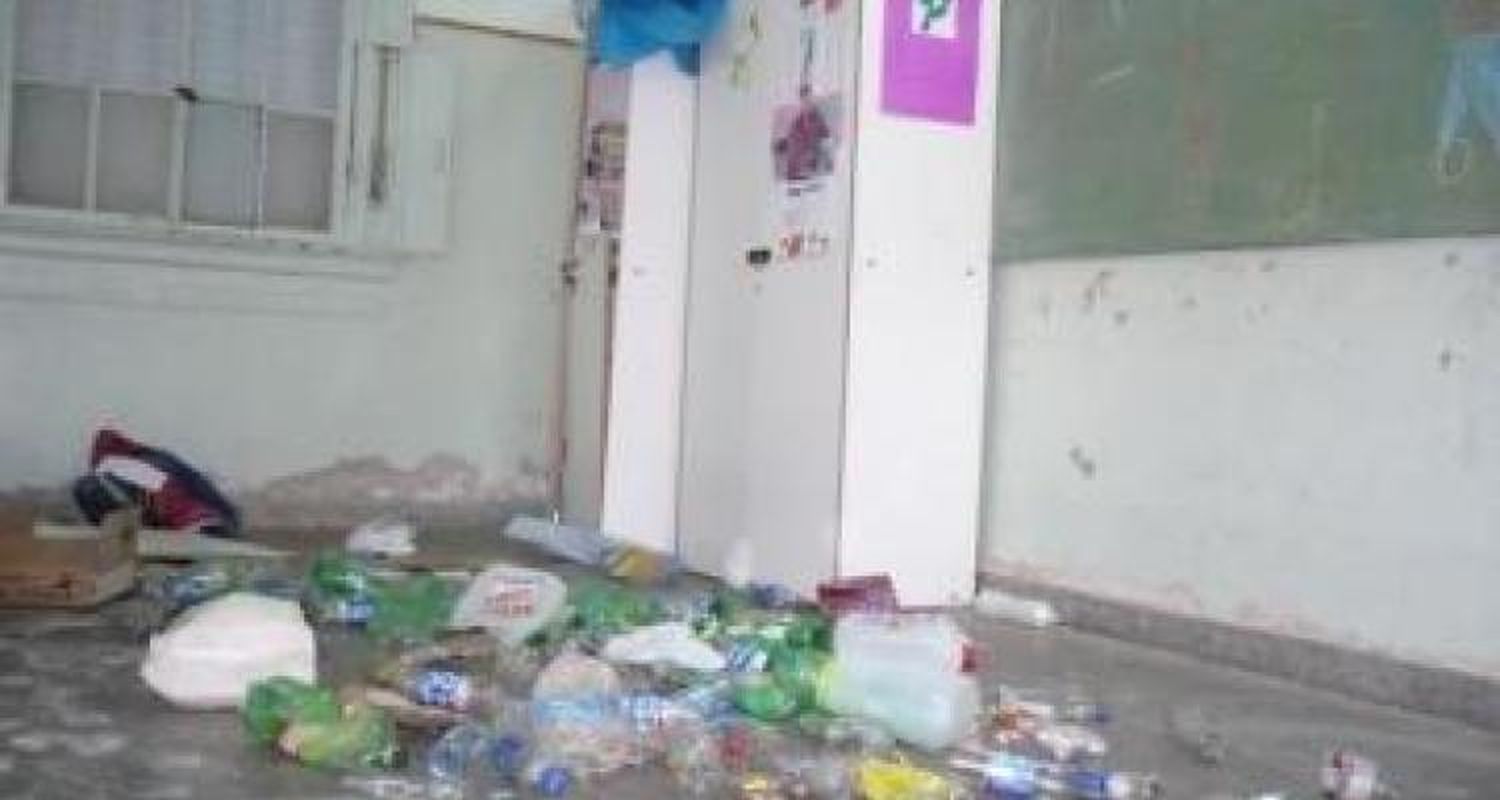 Destrucción en la Escuela Normal