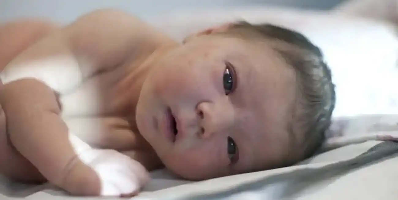 El bebé de la catedral no oculta ni la propia preocupación ni que recibe el rayo de luz de la esperanza.