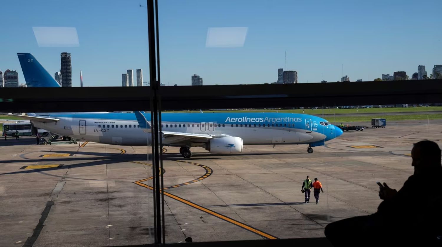 Pilotos de Aerolíneas Argentinas advierten sobre problemas en los vuelos de diciembre