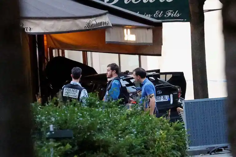 Fuerte operativo de seguridad en París.