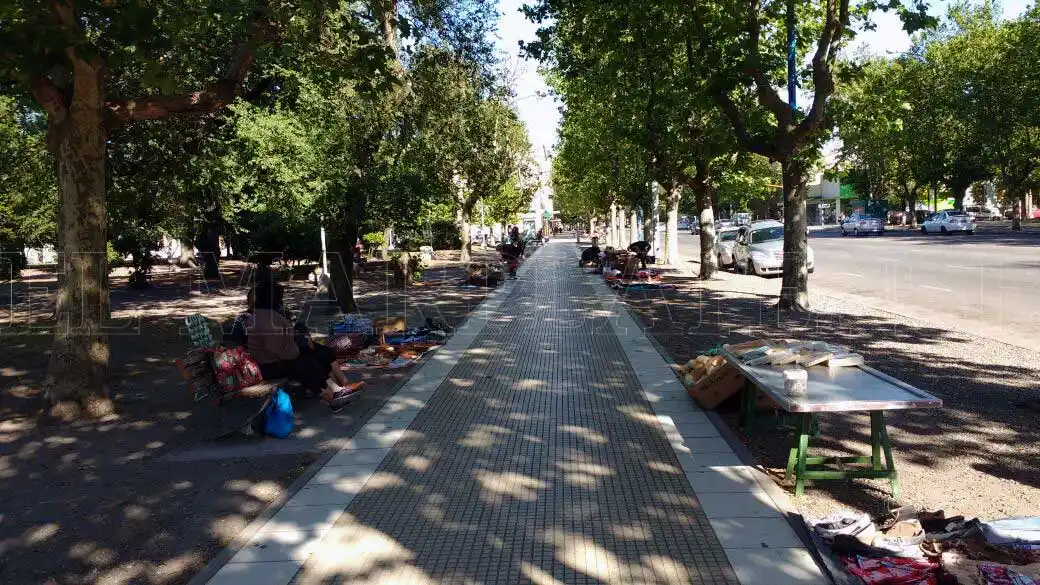 Menos comerciantes en Plaza Rocha pese a la ausencia de controles