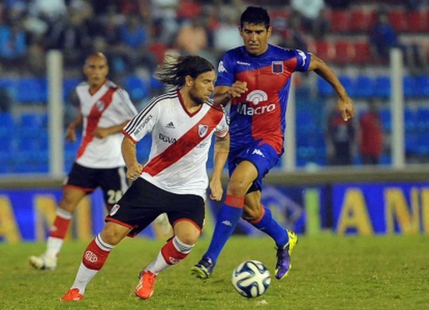 River y Tigre igualaron sin goles en un partido aburrido en Victoria