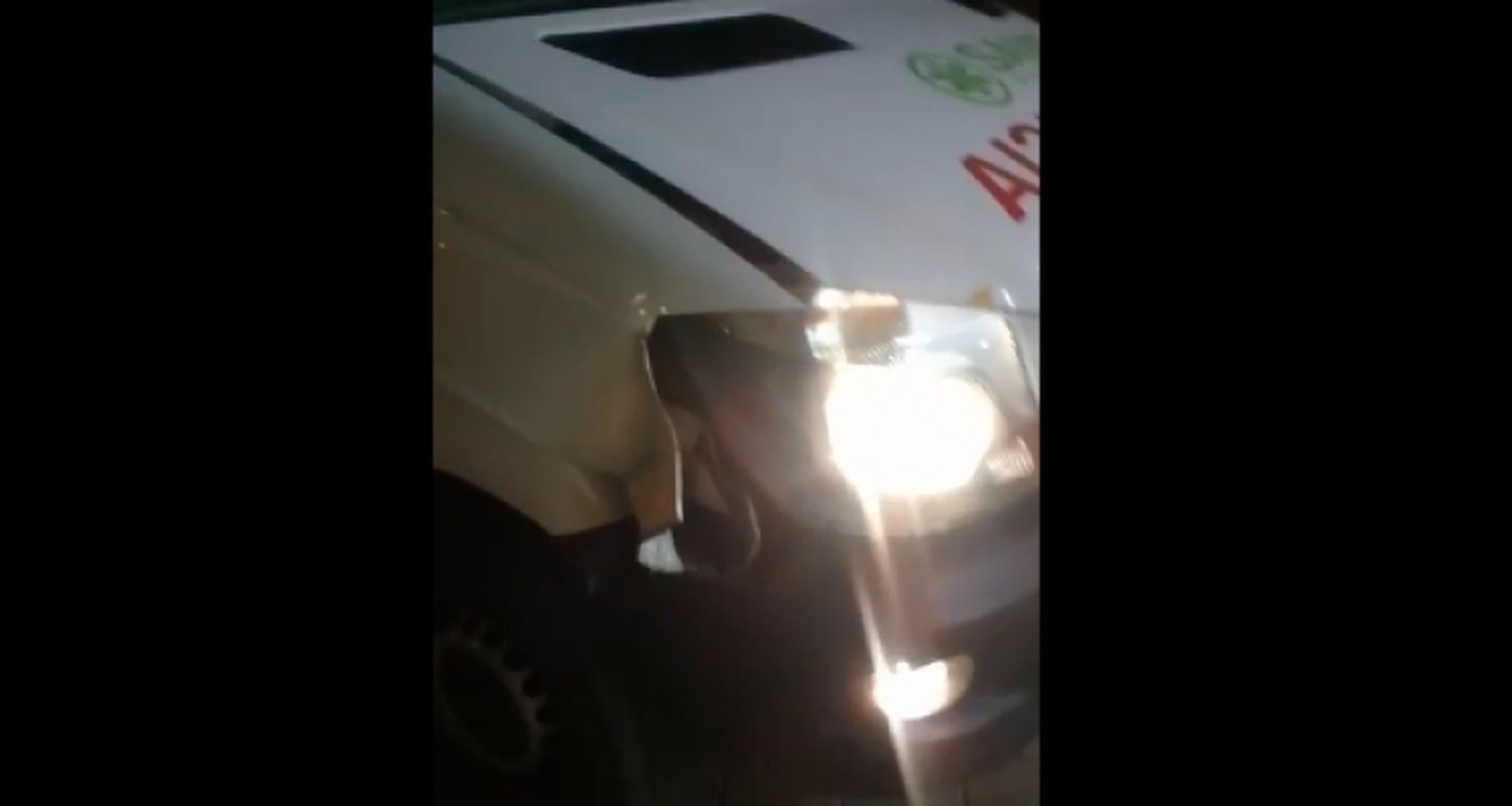 Chocaron  una ambulancia contra una columna adentro  de la Guardia