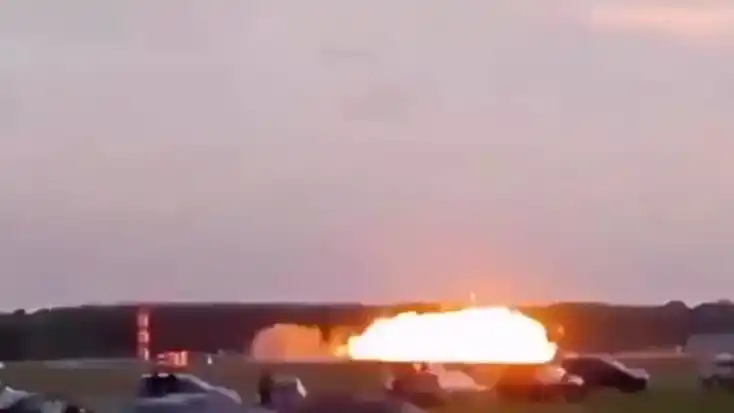 Se trata de un caza F-16 que se estrelló durante un ensayo para el Internacional Radom.