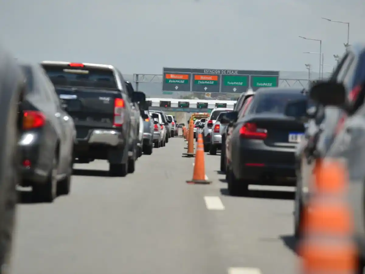 Estalló el turismo: 270 mil vehículos pasaron por los peajes