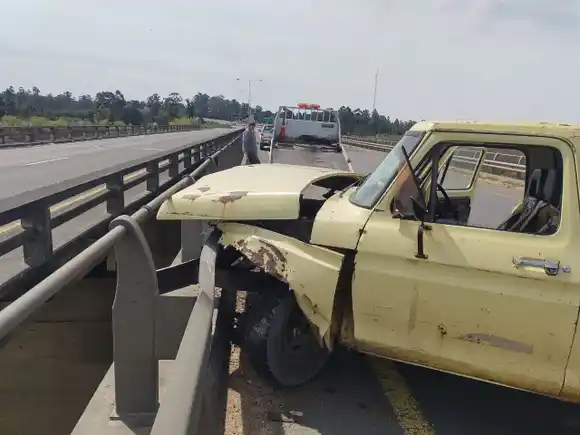 Un lesionado tras chocar contra la baranda del puente Yuquerí
