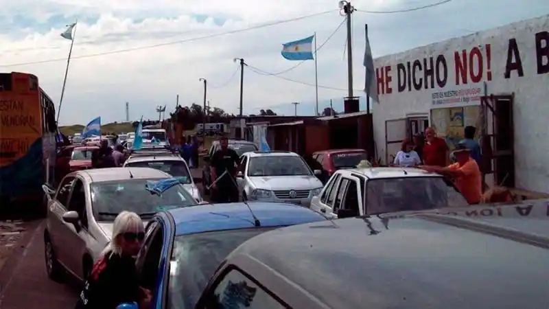 Gualeguaychú vuelve el 25 de abril al Puente Internacional para decir "¡No a las papeleras!"