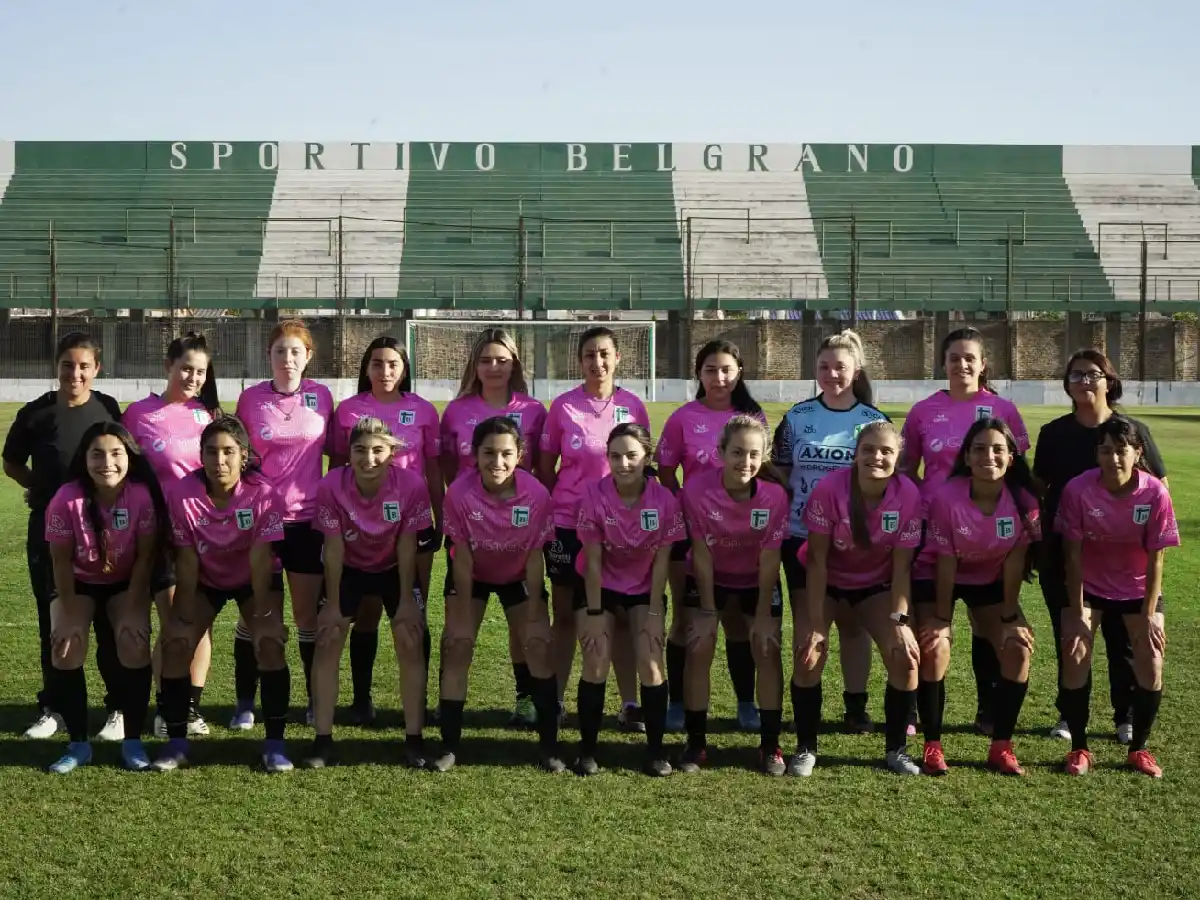 Ellas salen a la cancha