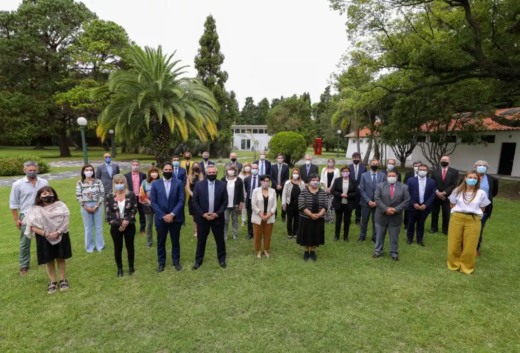 Los ministros de Educación de todo el país ratificaron el retorno a las clases presenciales