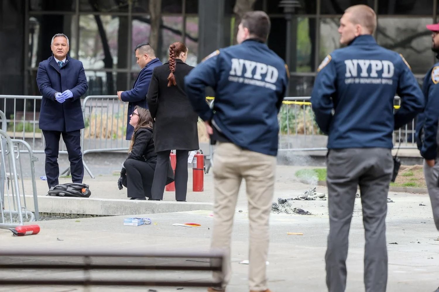 Falleció el hombre que se prendió fuego frente al tribunal que juzga a Donald Trump.