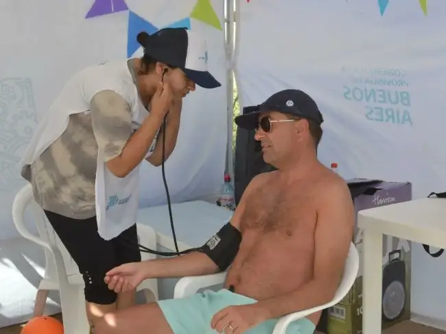 Las olas de calor pueden provocar un aumento de la temperatura corporal que dificulta la capacidad del organismo para regularse.