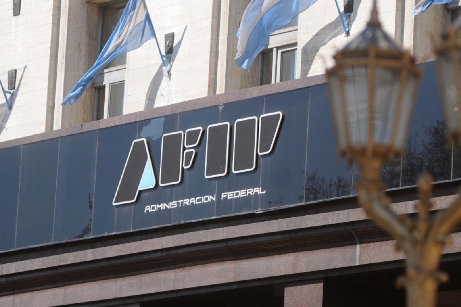 Adiós AFIP: echan a más de 3.100 trabajadores y bajan los sueldos a directivos