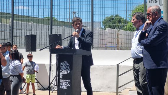 "Estamos en una época donde el Gobierno nacional está ausente", dijo Kicillof
