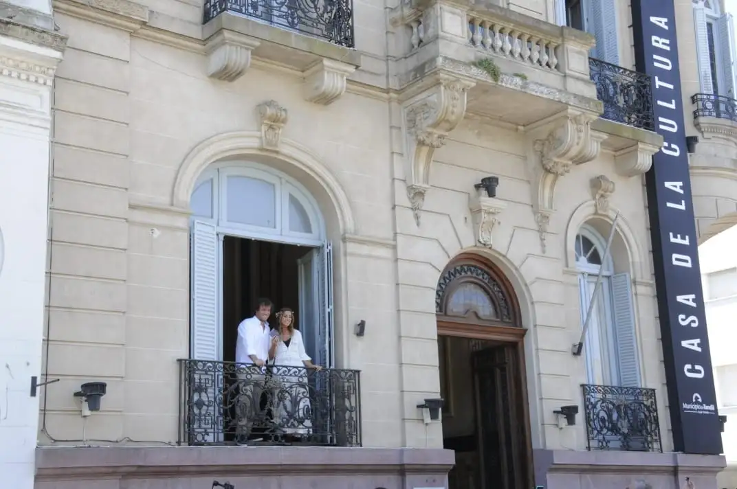 En el emblemático lugar de la Casa de la Cultura se casaron cinco parejas tandilenses 