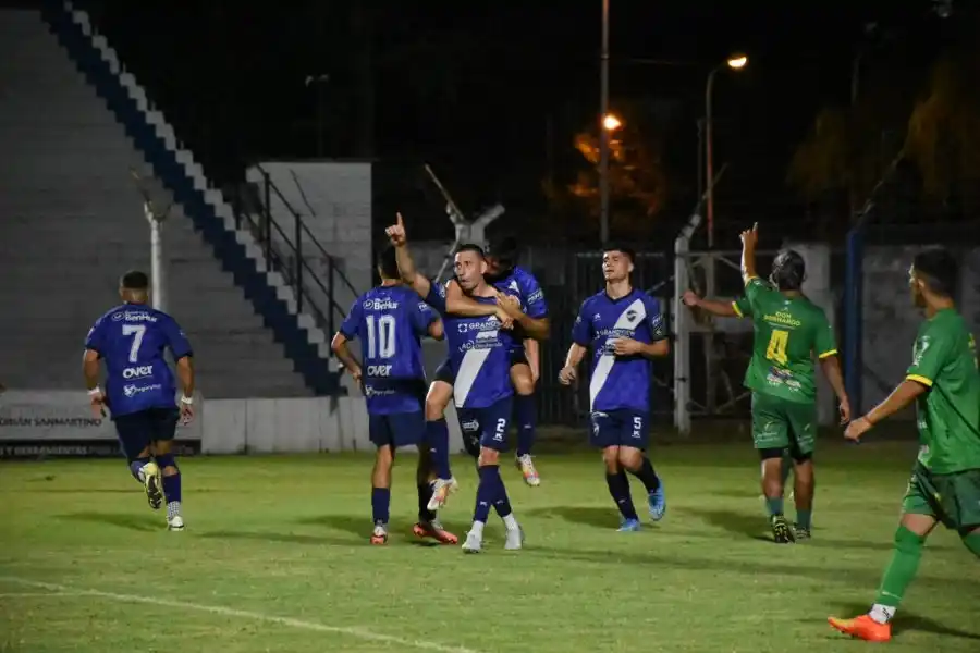 Jofré festejando el segundo tanto. Créditos: Prensa BH