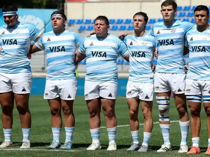 Los Pumitas entonando el himno en la previa de su encuentro ante Irlanda. Foto: Prensa UAR.