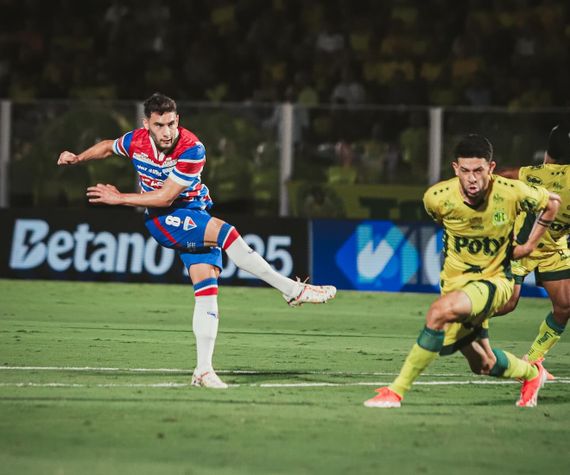 Un gol de Martínez y dos de Callejo