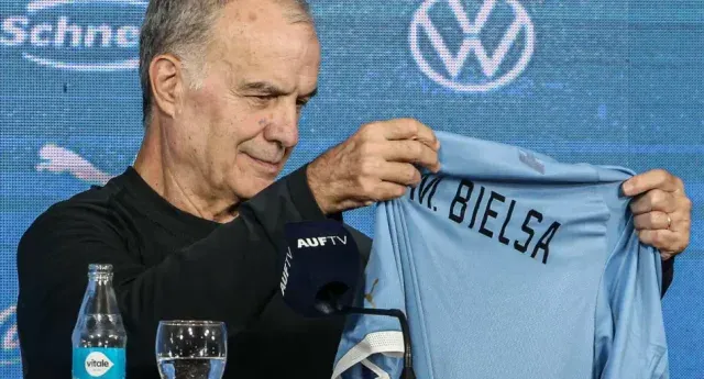 En medio del escándalo, la AUF se reunió con Bielsa