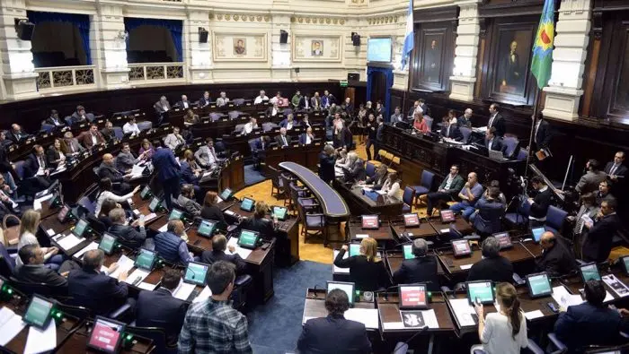 Con ayuda del PJ y el massismo, Vidal logró la reforma jubilatoria del Bapro