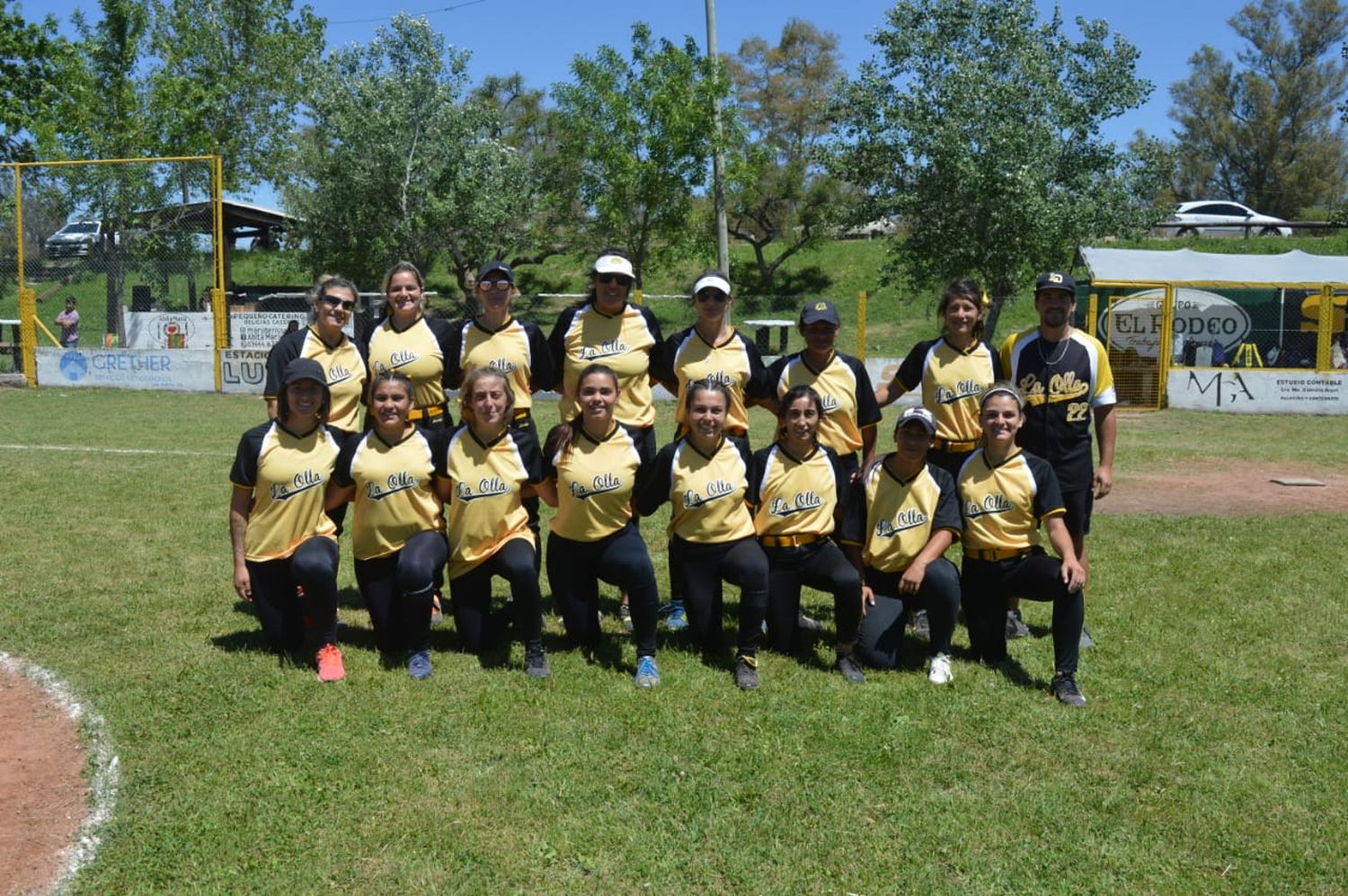 Sóftbol: visita de Estudiantes de Paraná a La Olla