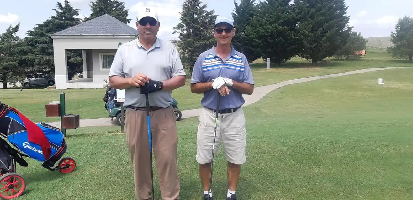 Oscar Rábago, ganador del domingo, junto a Sánchez.