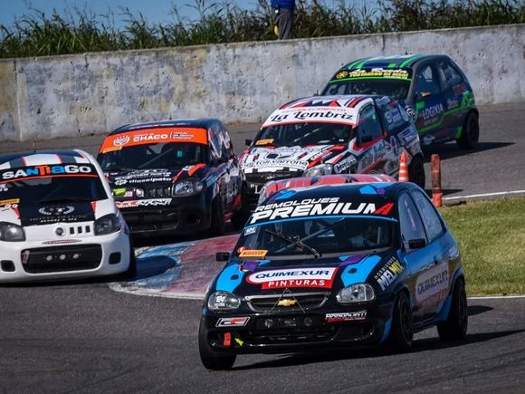 El Nuevo Car Show Santafesino tuvo su segunda fecha en Rafaela con más de 100 autos en pista