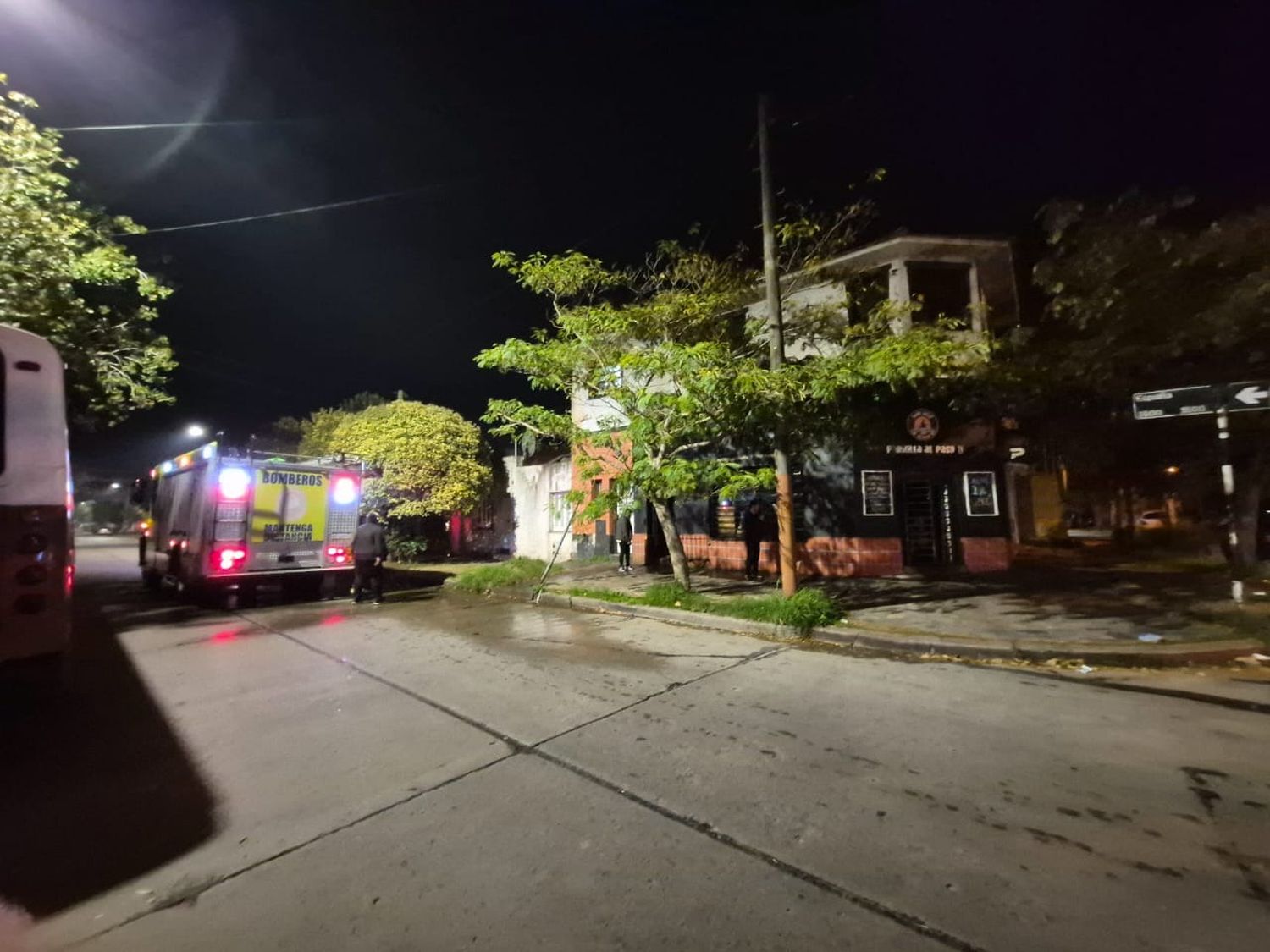 Incendio en un local gastronómico de España y Primera Junta