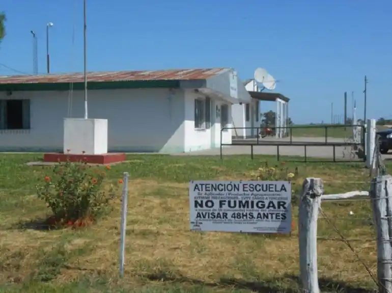 Arranca el juicio por la escuela rural fumigada: un litigio clave contra la contaminación