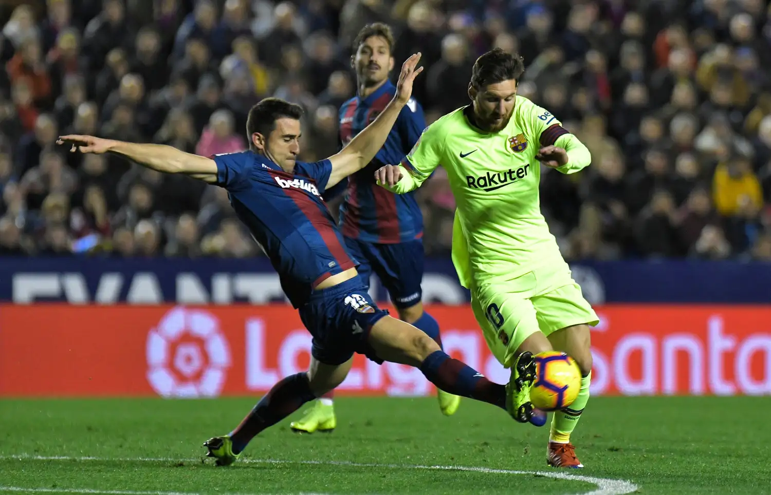 Tres de Messi en otra goleada de Barcelona
